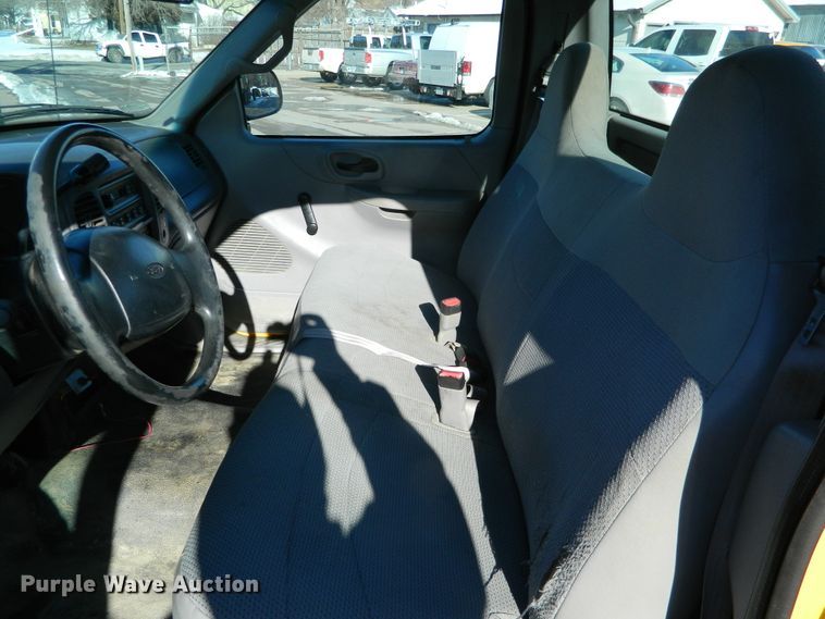 image for item DE4389 1999 Ford F150 pickup truck