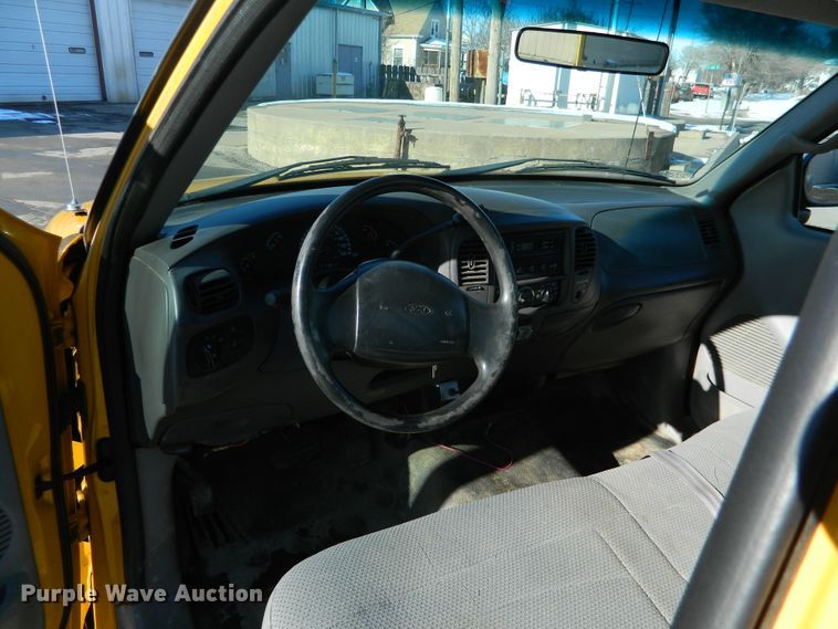 image for item DE4389 1999 Ford F150 pickup truck