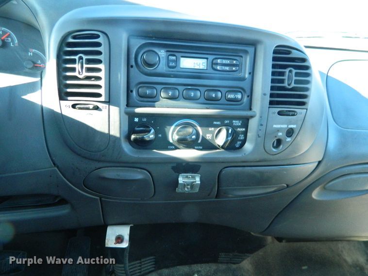 image for item DE4389 1999 Ford F150 pickup truck