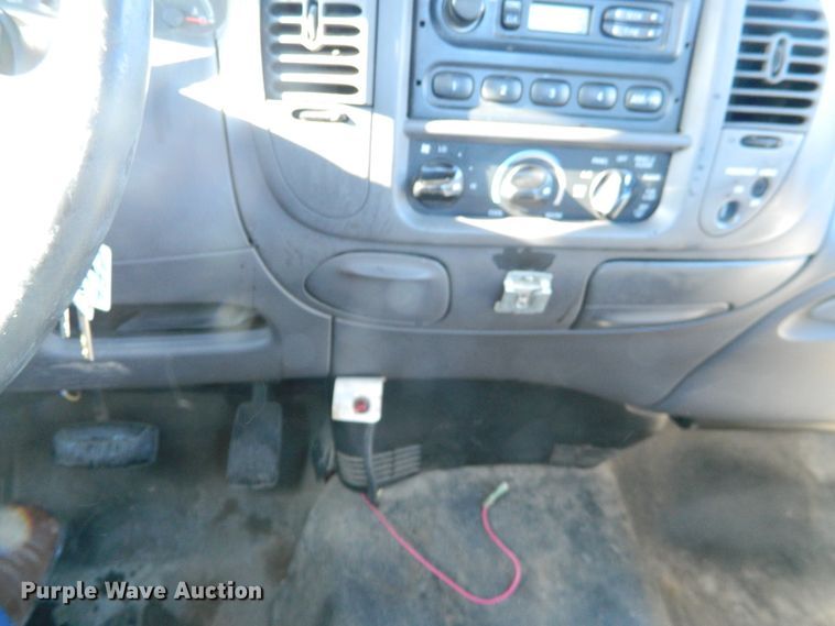 image for item DE4389 1999 Ford F150 pickup truck