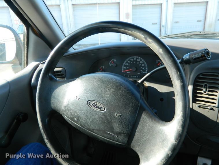 image for item DE4389 1999 Ford F150 pickup truck