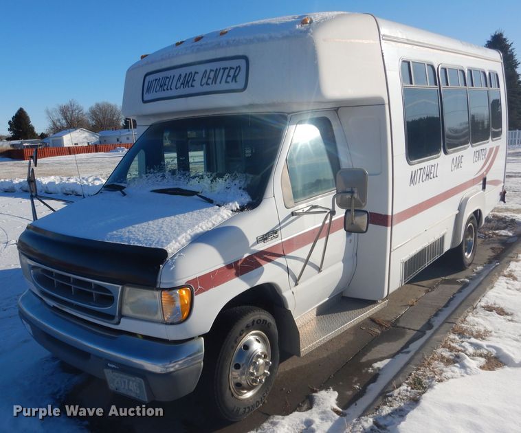 image for item DG5889 1999 Ford Econoline E450 shuttle bus