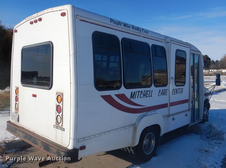 image for item DG5889 1999 Ford Econoline E450 shuttle bus