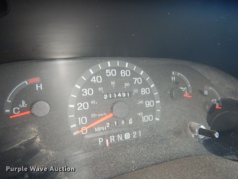 image for item DG5889 1999 Ford Econoline E450 shuttle bus