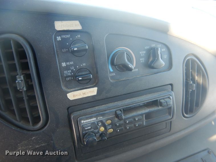 image for item DG5889 1999 Ford Econoline E450 shuttle bus