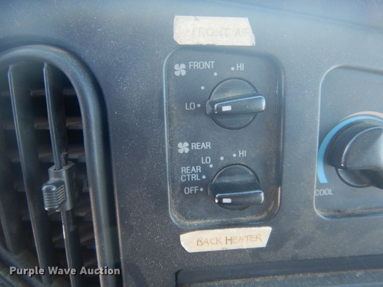 image for item DG5889 1999 Ford Econoline E450 shuttle bus