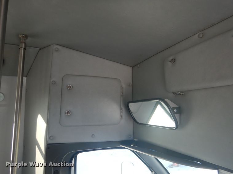 image for item DG5889 1999 Ford Econoline E450 shuttle bus