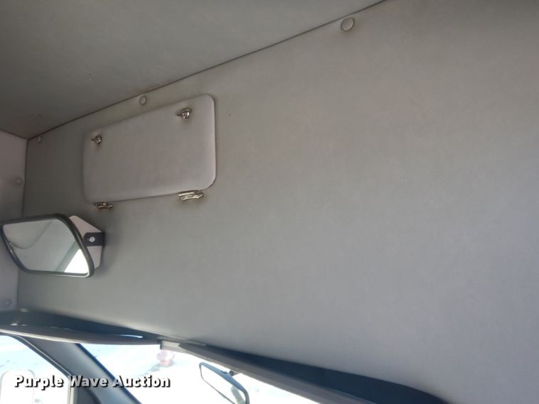 image for item DG5889 1999 Ford Econoline E450 shuttle bus