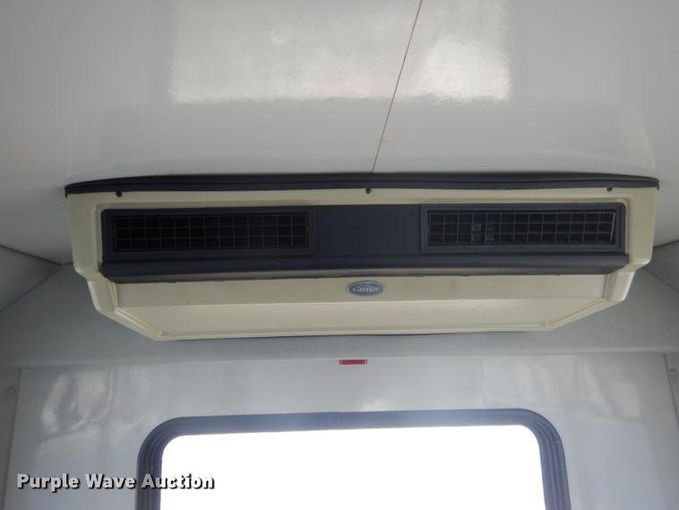 image for item DG5889 1999 Ford Econoline E450 shuttle bus