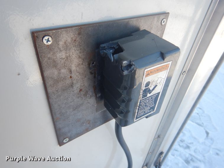 image for item DG5889 1999 Ford Econoline E450 shuttle bus