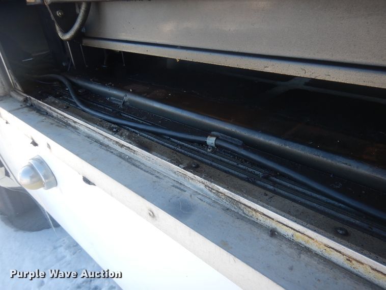 image for item DG5889 1999 Ford Econoline E450 shuttle bus