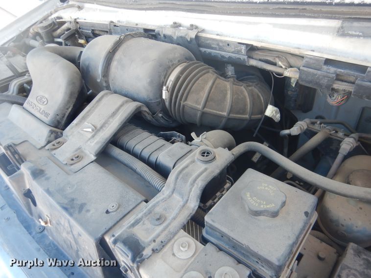 image for item DG5889 1999 Ford Econoline E450 shuttle bus