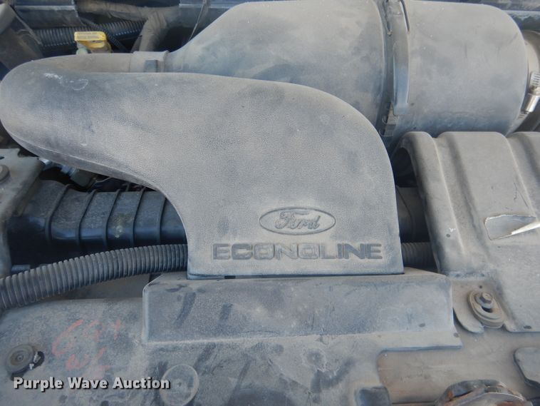 image for item DG5889 1999 Ford Econoline E450 shuttle bus