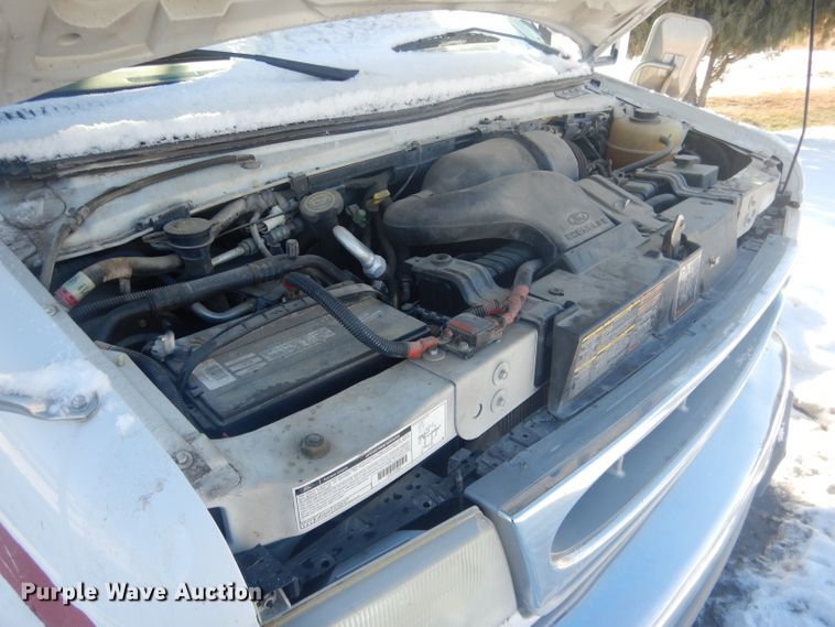 image for item DG5889 1999 Ford Econoline E450 shuttle bus