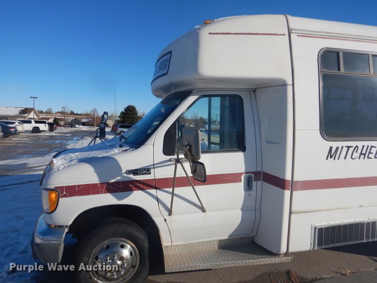 image for item DG5889 1999 Ford Econoline E450 shuttle bus