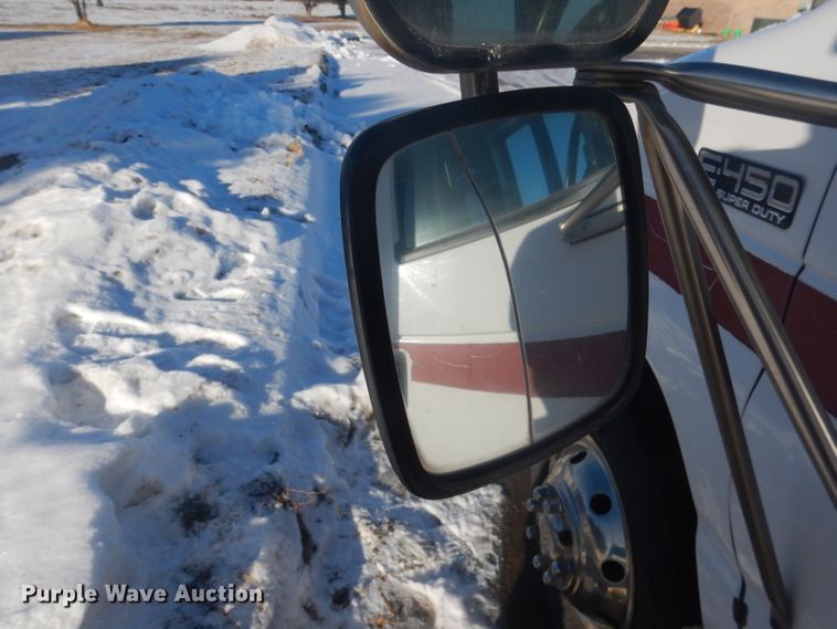 image for item DG5889 1999 Ford Econoline E450 shuttle bus