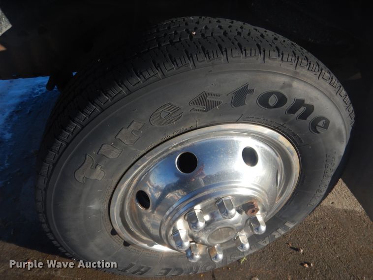 image for item DG5889 1999 Ford Econoline E450 shuttle bus