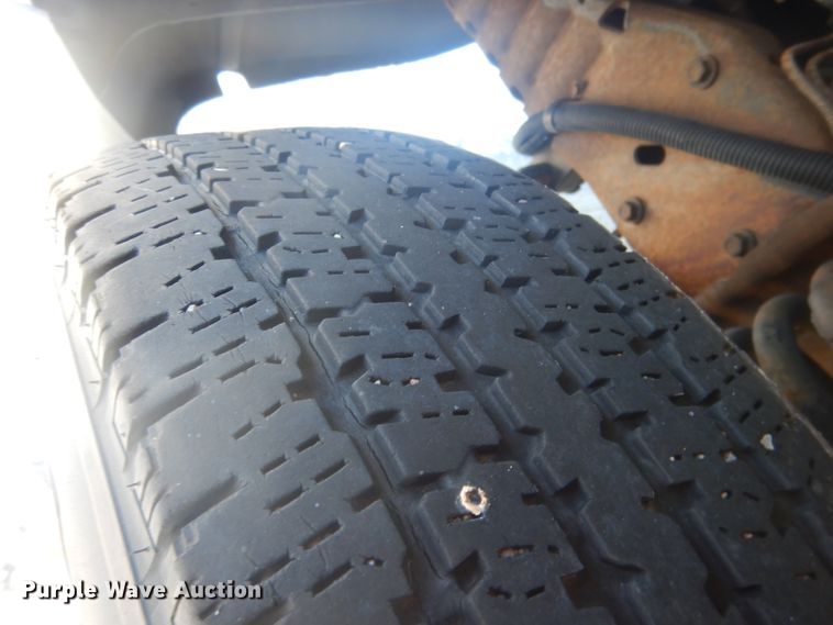 image for item DG5889 1999 Ford Econoline E450 shuttle bus