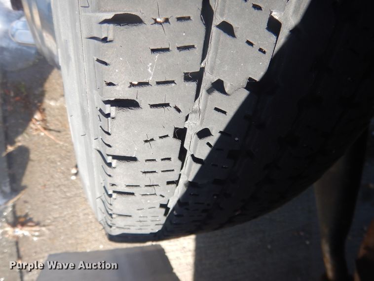 image for item DG5889 1999 Ford Econoline E450 shuttle bus