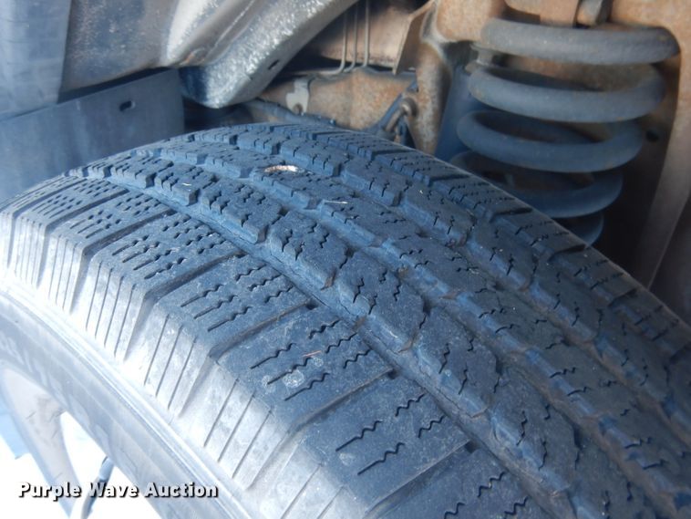 image for item DG5889 1999 Ford Econoline E450 shuttle bus