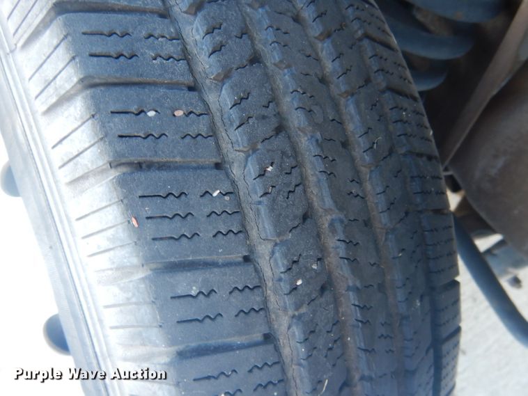 image for item DG5889 1999 Ford Econoline E450 shuttle bus