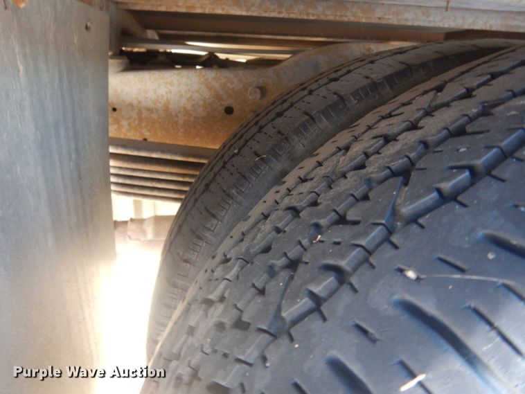 image for item DG5889 1999 Ford Econoline E450 shuttle bus