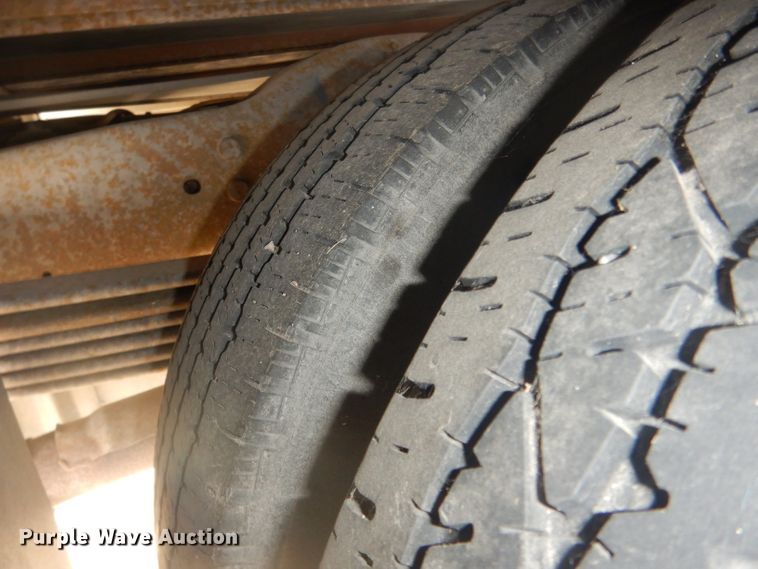 image for item DG5889 1999 Ford Econoline E450 shuttle bus