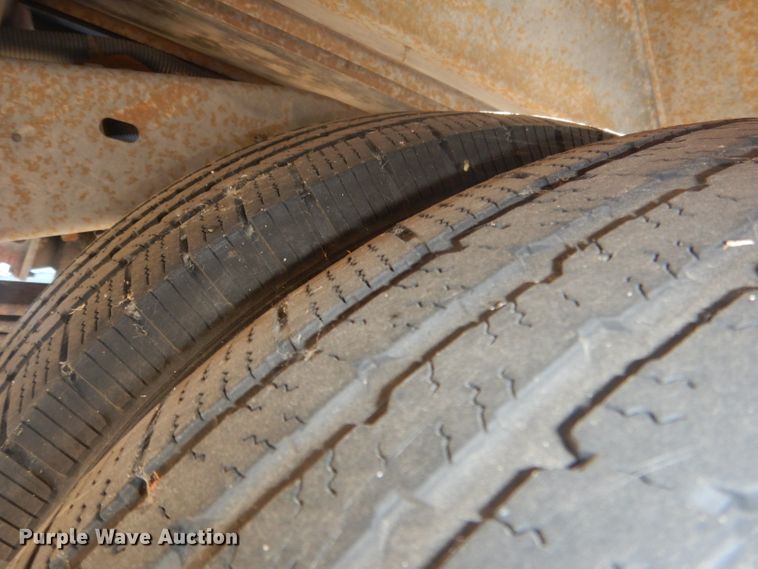 image for item DG5889 1999 Ford Econoline E450 shuttle bus