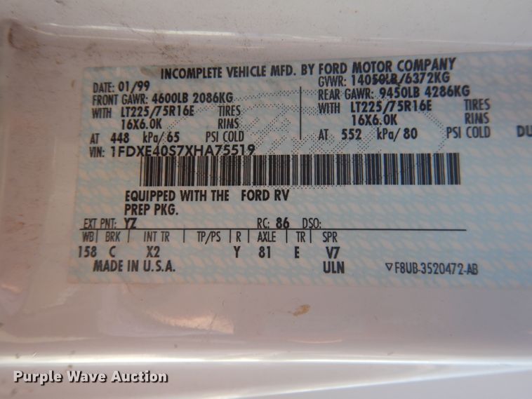 image for item DG5889 1999 Ford Econoline E450 shuttle bus