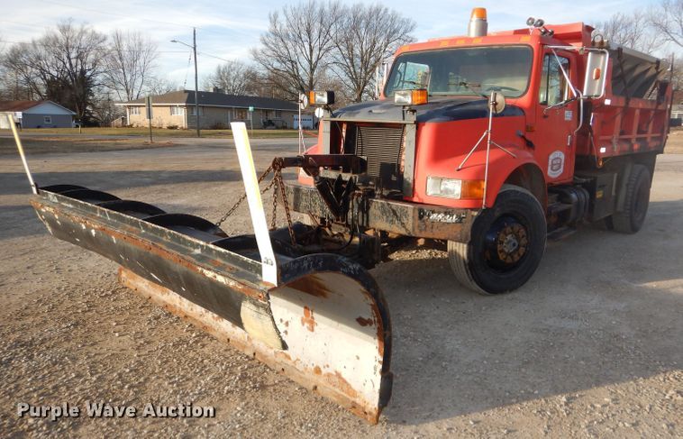 image for item DH4317 1993 International 4900 dump truck