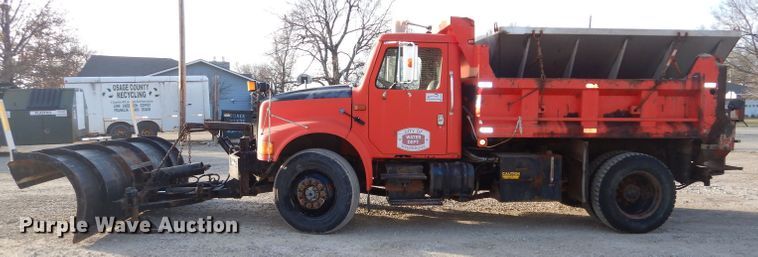 image for item DH4317 1993 International 4900 dump truck