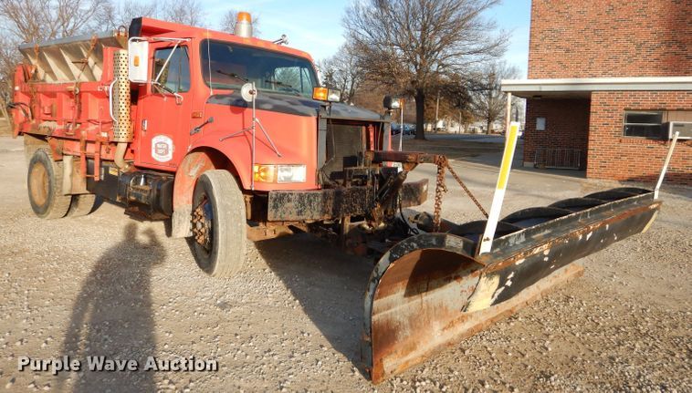 image for item DH4317 1993 International 4900 dump truck
