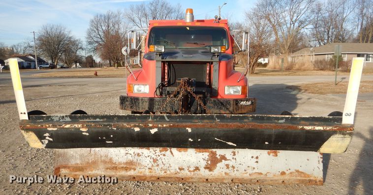 image for item DH4317 1993 International 4900 dump truck