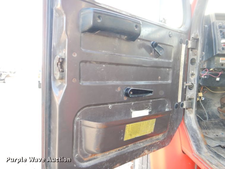 image for item DH4317 1993 International 4900 dump truck