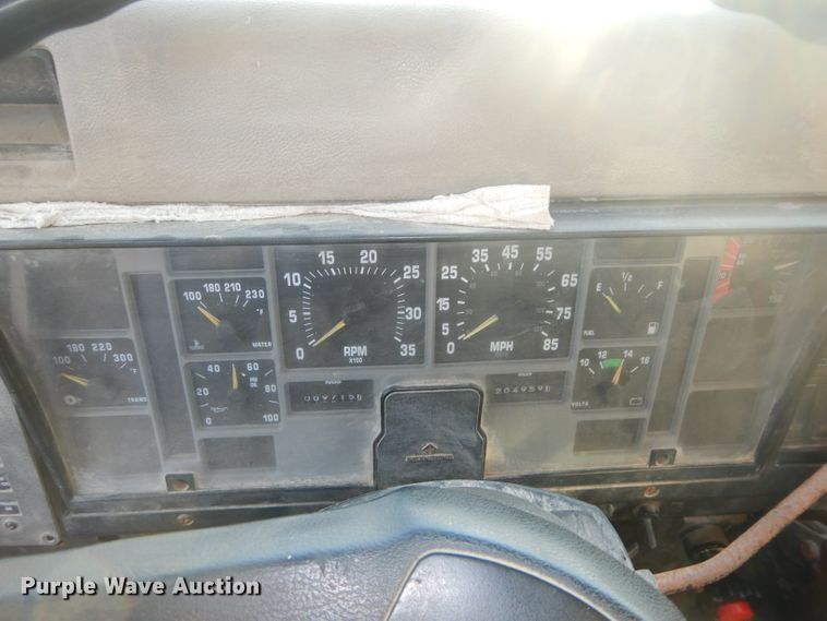 image for item DH4317 1993 International 4900 dump truck