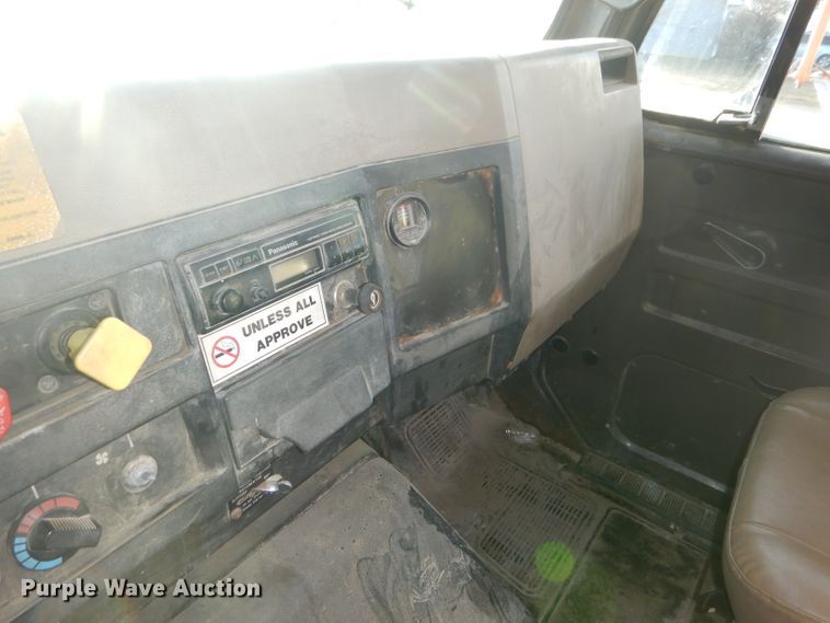 image for item DH4317 1993 International 4900 dump truck