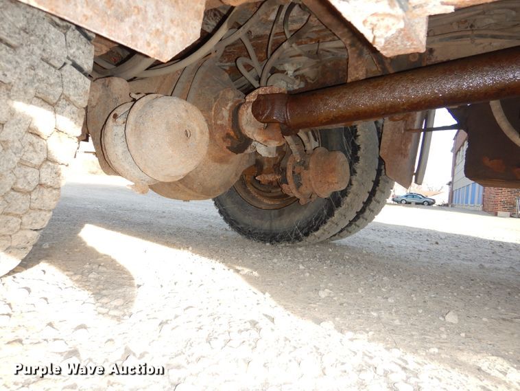 image for item DH4317 1993 International 4900 dump truck