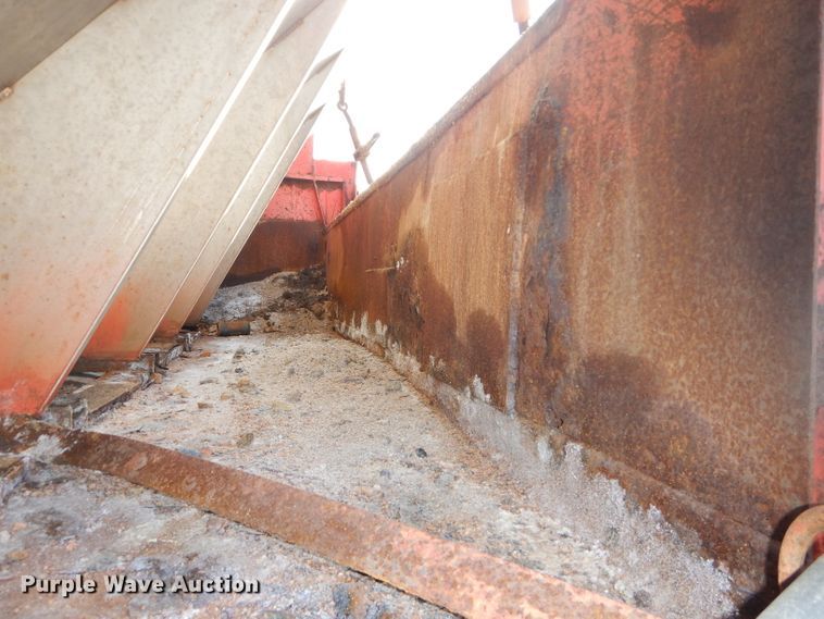 image for item DH4317 1993 International 4900 dump truck