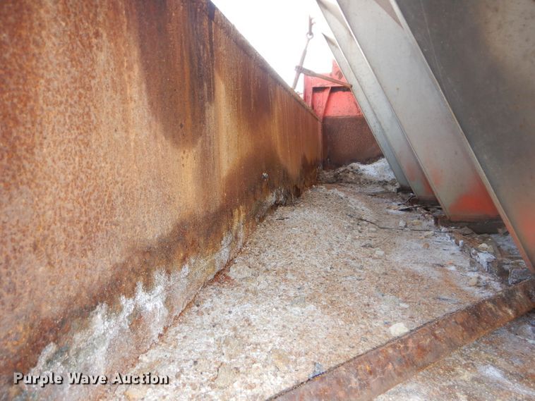 image for item DH4317 1993 International 4900 dump truck