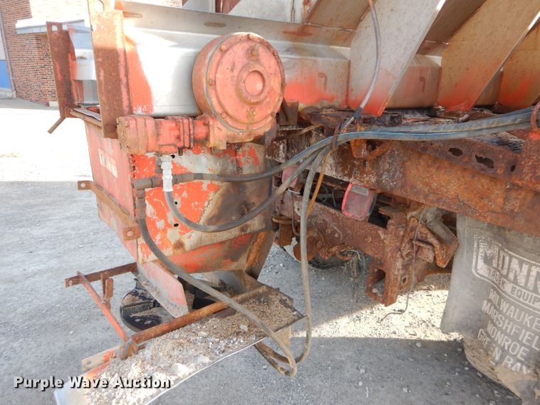 image for item DH4317 1993 International 4900 dump truck