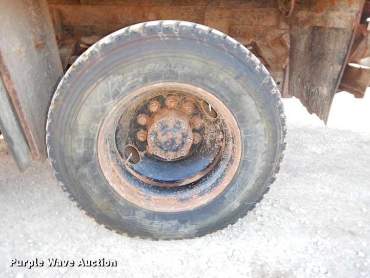 image for item DH4317 1993 International 4900 dump truck