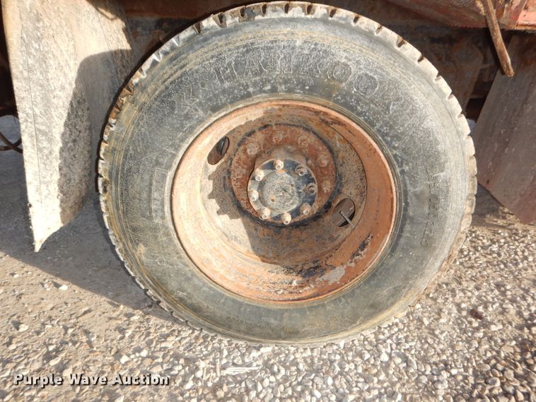 image for item DH4317 1993 International 4900 dump truck