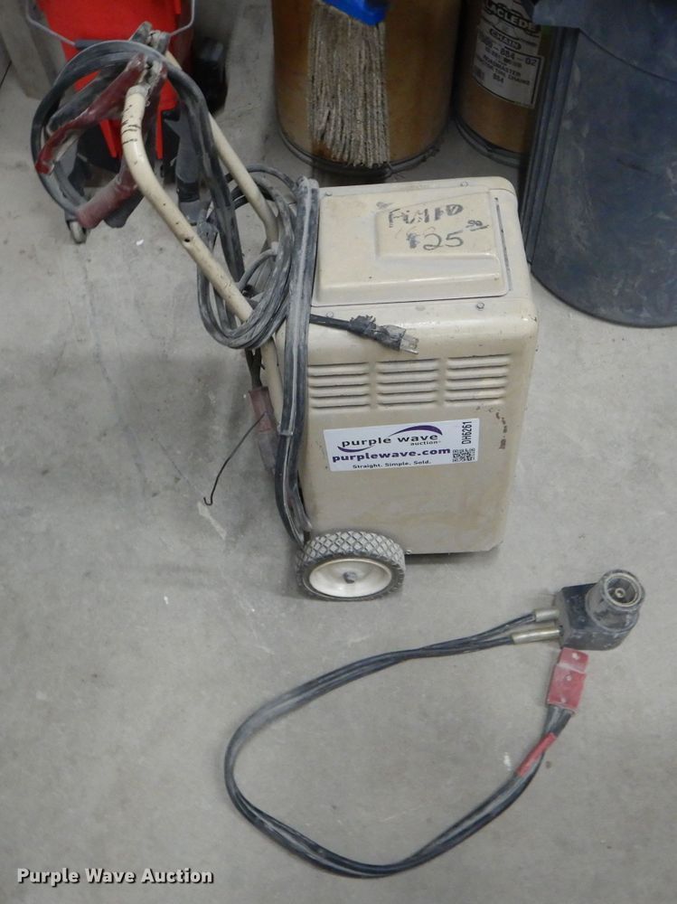 image for item DH6261 U.S. Army battery charger