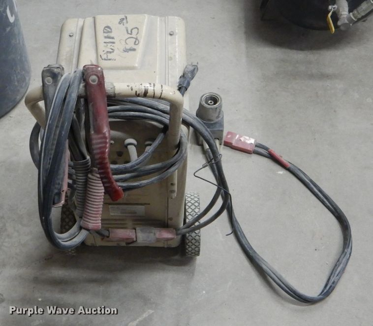 image for item DH6261 U.S. Army battery charger