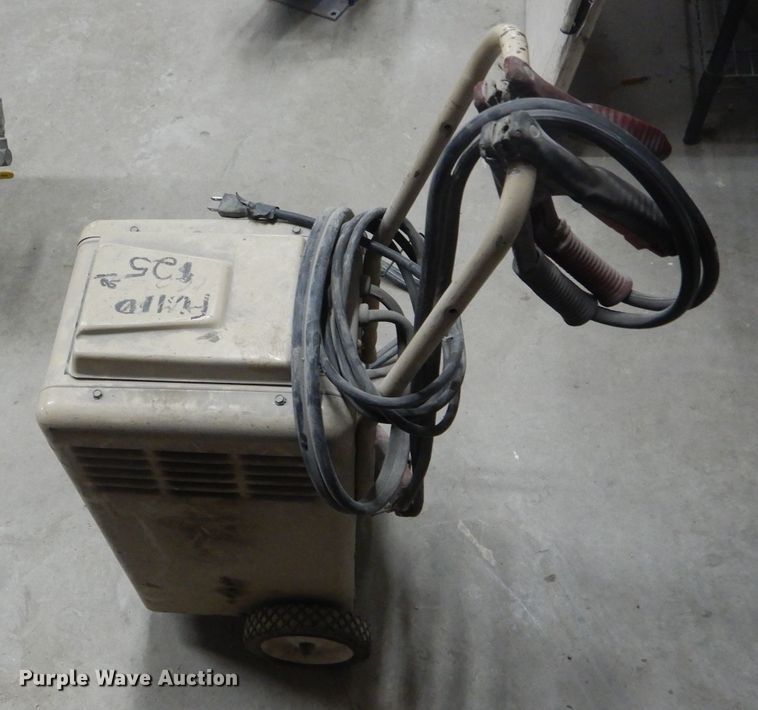 image for item DH6261 U.S. Army battery charger