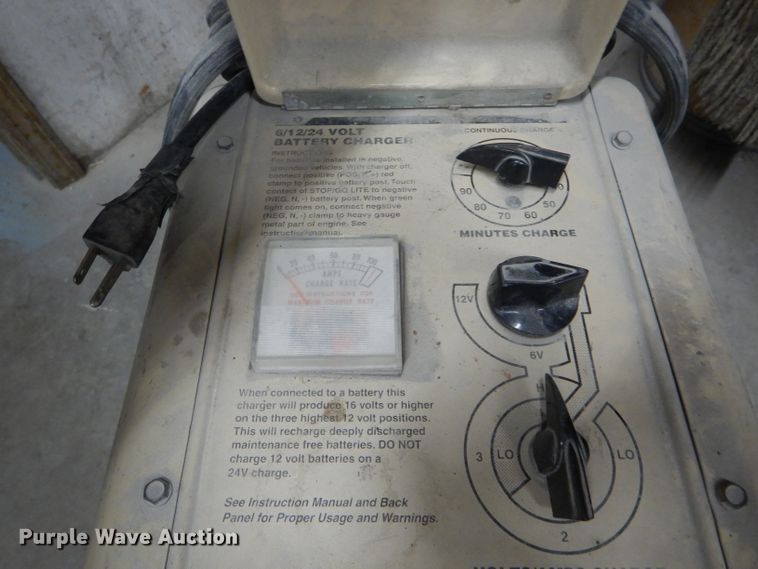 image for item DH6261 U.S. Army battery charger