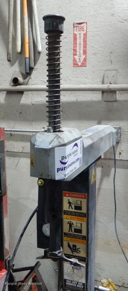 image for item DH6266 Power Assist rim clamp tire machine