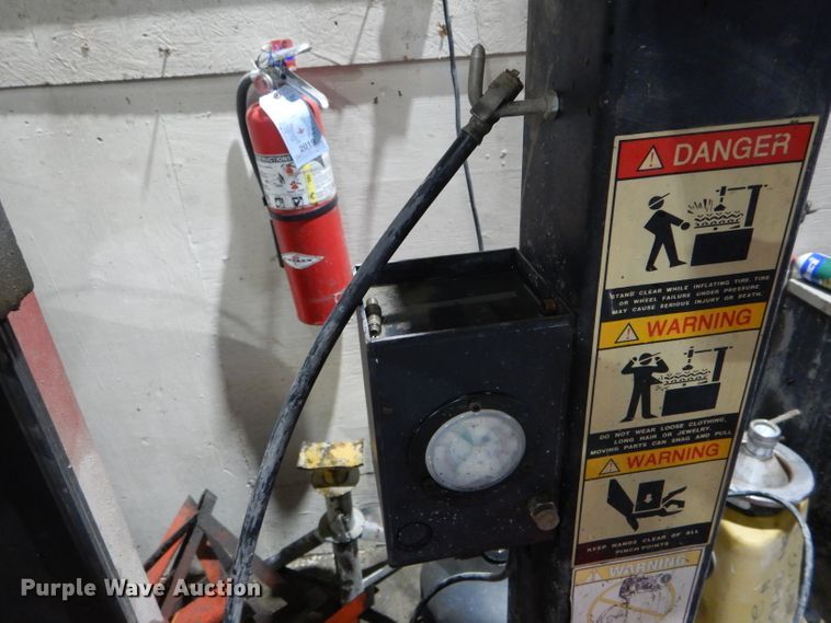 image for item DH6266 Power Assist rim clamp tire machine