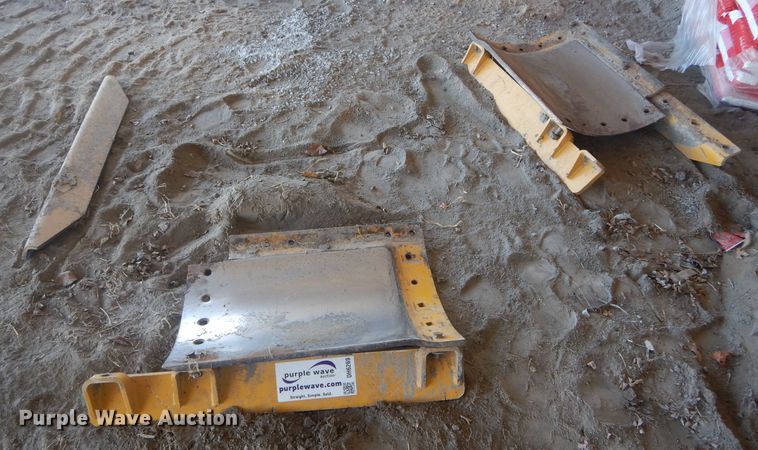 image for item DH6269 (2) moldboard extensions