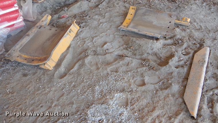 image for item DH6269 (2) moldboard extensions